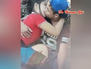 ချောင်းနေတာသိသွားတယ်ဟ 😜🤣