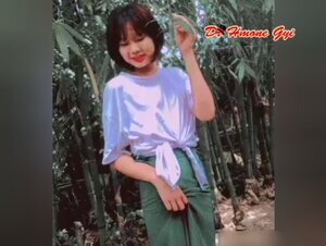 ကျောင်းသူလေးအရည်ရွှဲအောင်ပွတ်ပြတယ်ဟ