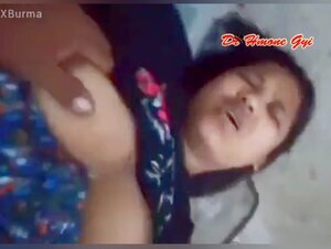 နို့စို့ပေးတဲ့ပြောနေတာ မိခင်စိတ်အပြည့်ရှိတဲ့အန်တီ 🤣