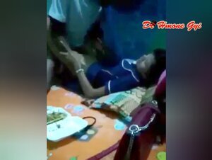 တည်းခိုခန်းမှာတကြောင်းဆွဲ