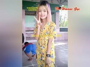 မြန်မာမလေးရဲ့အဖုတ်ဖောင်းဖောင်းလေး