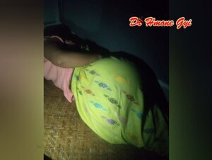 အိမ်နေတဲ့မိန်းမကိုနှိုးပြီးလိုးထားတာလေး