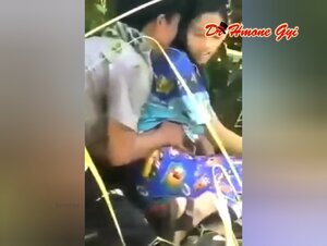 ခြုံပုတ်ထဲခေါ်ပြီး ဖင်ချွတ်ကာမှုတ်ပေးပြီးအတင်းလိုးတဲ့ဘဲကြီး