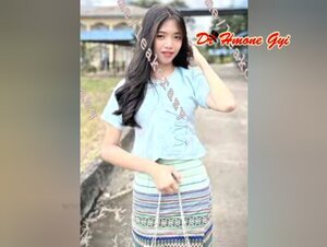 ရှမ်းမလေးတပေါက်ပြတာဖွေးသန့်နေတာဘဲ ဂလုကြကွား