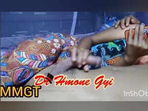 အောကားကြည့်ရင်းထလိုးတဲ့လင်မယား