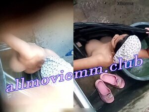 ဆော်အကိတ်ကြီးရေချိုးချောင်းရိုက်